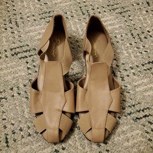 Beacon Beige Leather Shoe  Size 12